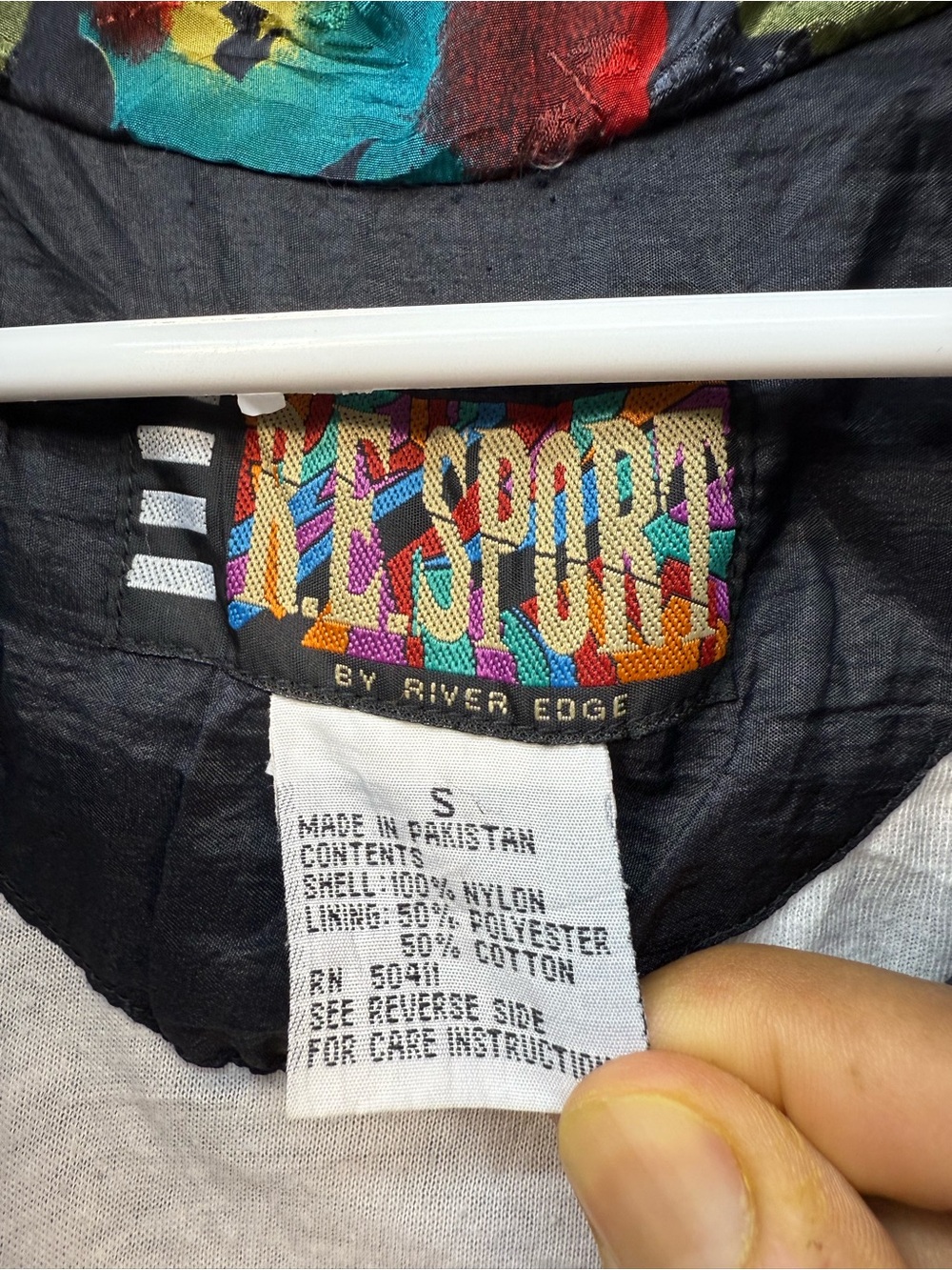 Black Red Floral Vintage Windbreaker Jacket - Picture 6 of 6
